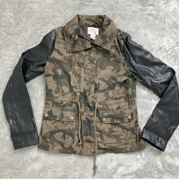 MadRag Camo Full Zip Jacket with Faux Leather Sleeves Size Medium - Picture 1 of 9